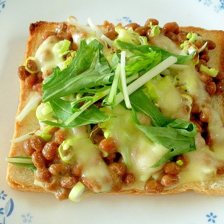 納豆と水菜のチーズトースト